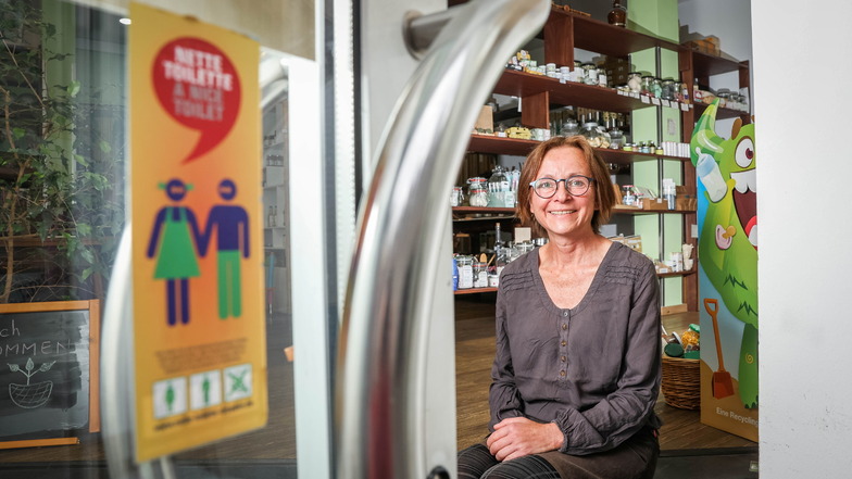 Birgit Heller nimmt mit ihrem Unverpackt-Laden Lose an der Böhmischen Straße in Dresden am Angebot "Nette Toilette" teil. Hier kann jeder kostenfrei auf Toilette gehen.