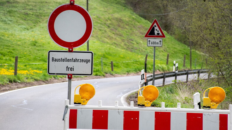 Wegen Arbeiten an der Kreisstraße zwischen Littdorf und Niederstriegis müssen Kraftfahrer eine Umleitung fahren.