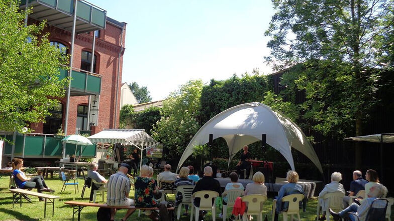 Zumindest im Triebischtal wird es am Sonnaend, 14 Uhr bis 20 Uhr, ein abgespecktes Literaturfest auf der Lesebühne des Vereins Juev geben.