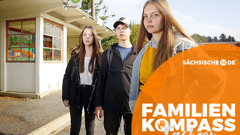 Lena, Susann und Selina (v. l.) sind frustriert, wenn sie an ihren Schulweg denken. Denn die Busverbindung von Oßling nach Lieske passt oft nicht zu den Unterrichtszeiten.