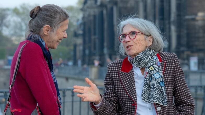 2019 traf SZ-Redakteurin Karin Großmann in Dresden die Erfolgsautorin Donna Leon, die öfters an der Elbe weilt.