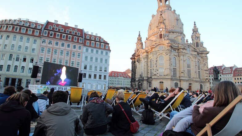 Das diesjährige Open-Air-Programm des Filmfests Dresden startet auf dem Neumarkt.