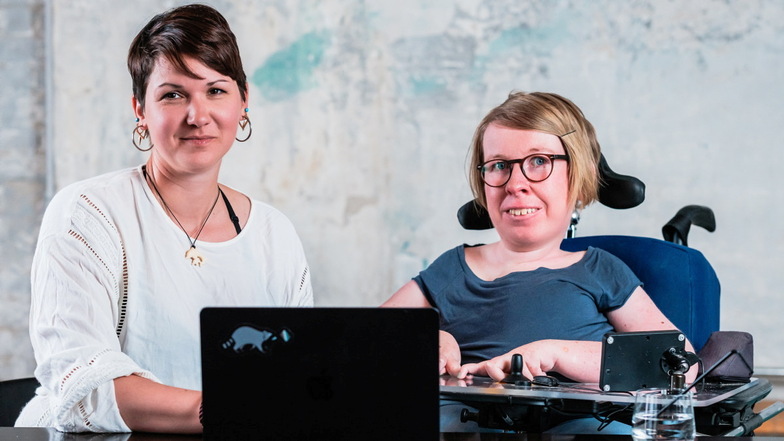 Unsere Gastautorinnen Karina Sturm (l.) und Anne Gersdorff kämpfen für mehr Gleichberechtigung und Teilhabe behinderter Menschen.