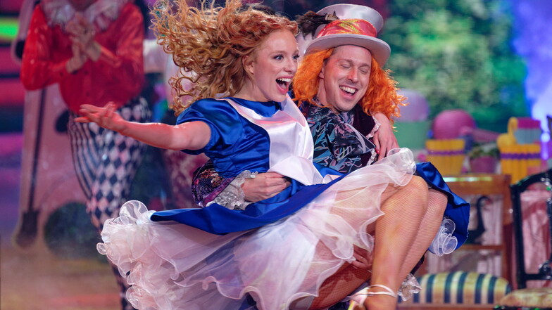 Ermakova schwebte bei der letzten Live-Sendung unter anderem in einem Freestyle-Auftritt als Alice im Wunderland über die Tanzfläche.