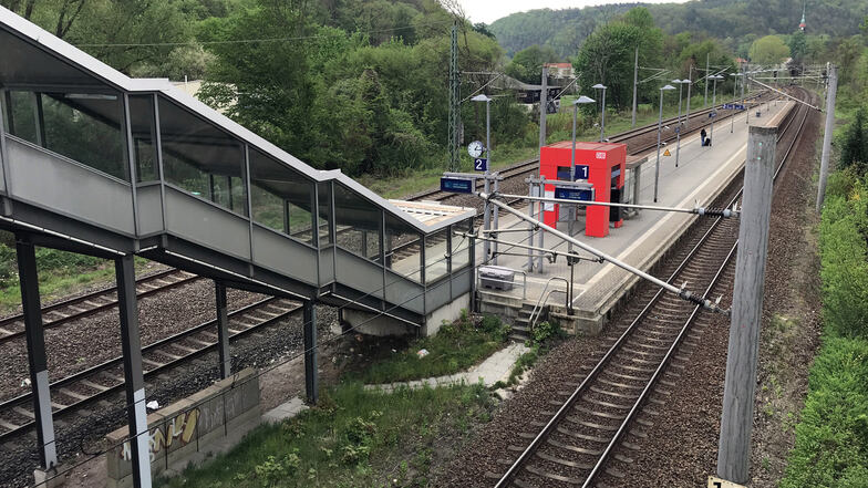 Geplant ist, zwischen dem Zugang an der Somsdorfer Straße und dem tiefer gelegenen Bahnsteig einen Aufzug zu bauen.
