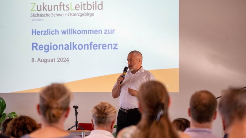 Bei einer Regionalkonferenz im Beruflichen Schulzentrum "Friedrich Siemens" in Pirna richtete sich alle Aufmerksamkeit auf das Zukunftsleitbild des Landkreises.