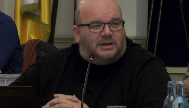 Mirko Schultze (Die Linke) in einer Sitzung des Görlitzer Stadtrats. 