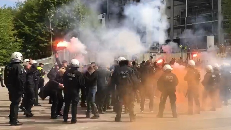Hamburgs Polizei übt Einsatz mit aggressiven Dynamo-Fans