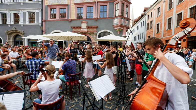 Wer im Jugendsinfonieorchester der Görlitzer Musikschule am Fischmarkt mitspielt, zahlt zwar bald mehr für den Einzelunterricht, die Ensemblemitgliedschaft wird aber kostenlos.