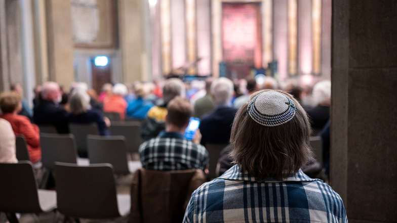 Am Interesse liegt es nicht, regelmäßig finden in der Görlitzer Synagoge Veranstaltungen statt wie hier mit Michael Wolffsohn. Und doch ist die Synagoge kurz nach ihrer Wiedereröffnung in Schieflage geraten.
