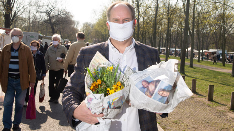 Oberbürgermeister Dirk Hilbert (FDP) besteht auf eine Pflicht, Schutzmasken zu tragen.