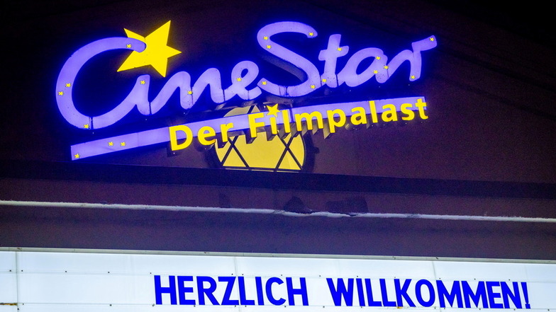 Ein Cinestar-Kino in Schwerin. In Sachsen, Sachsen-Anhalt und Thüringen sind die Beschäftigten der Kino-Kette zu Streiks aufgerufen.