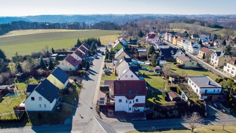 Das Wohngebiet Sonnenhufe in Meinsberg soll erweitert werden. Auf dem 1,5 Hektar großen Areal ist Platz für bis zu 13 Einfamilienhäuser oder Doppelhäuser. Bis zum Sommer soll der Bebauungsplan stehen.