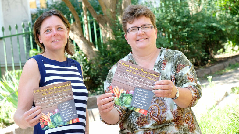Sie wollen an den Erfolg des 1. Klipphausener Bauernmarktes 2019 anknüpfen. Deshalb werben Antje Arlautzki (l.) und Kerstin Merseburger nun für die 2. Auflage im September. Neue Flyer werden auch noch gedruckt.