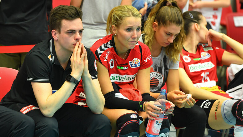 Scout Till Müller, Mareen von Römer, Nikola Radosova und Ivana Mrdak (v.l.) vereint in der Enttäuschung nach der Niederlage gegen Aachen.