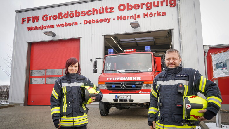 Elisa Böhmer ist die erste Feuerwehrfrau in der Wehr von Großdöbschütz-Obergurig. Ortswehrleiter Daniel Kalley hofft, dass viele neue Kameraden ihrem Beispiel folgen. Ein Anreiz dafür könnte das neue Feuerwehrgerätehaus sein.