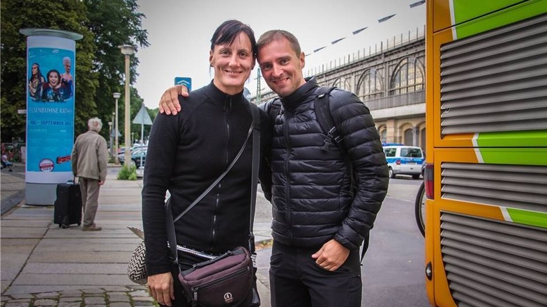 Zurück von der Weltreise Ein Jahr haben Jürgen Krupa und Katja Dressler die Welt bereist. Nun war das Paar eine Woche in Sachsen, wo Dresslers Eltern wohnen. Mit dem Bus geht es zurück in ihre Wahlheimat Wien, wo sie ihren Freund kennenlernte.