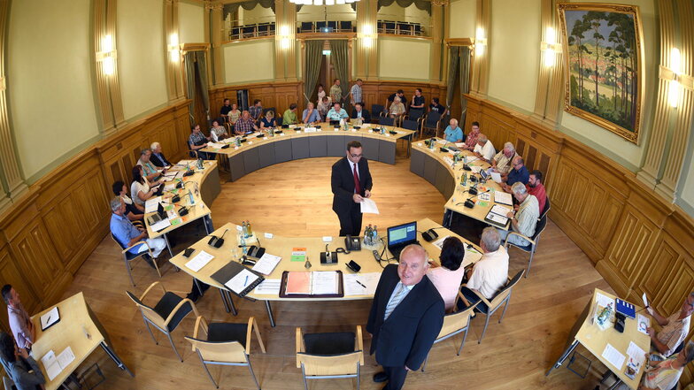 Der Stadtrat Löbau - hier ein Archivbild - entschied über einen AfD-Antrag für einen City-Manager.