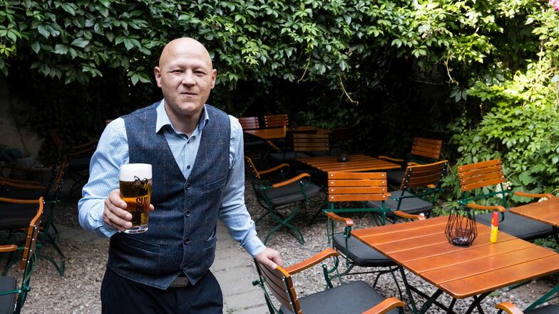 Tobias Göhlich, Inhaber Salü, in seinem Biergarten an der Schwarzen Straße in Görlitz.