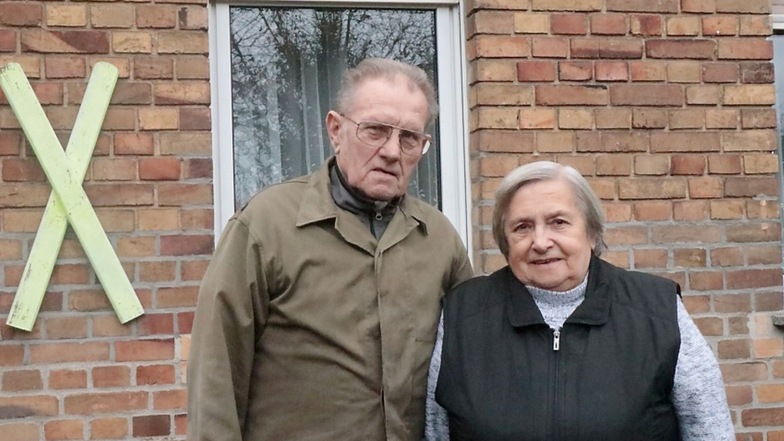 Günter Zech (80) und seine Frau Else Zech (80) kämpfen für den Erhalt ihrer Heimat Mühlrose. Sie haben viel erlebt und ertragen mit dem Tagebau Nochten. In dritter Generation wohnen sie heute auf dem Hof der Großeltern.