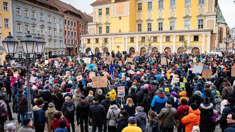 1.500 Menschen demonstrieren in Bautzen gegen Rechtsextremismus