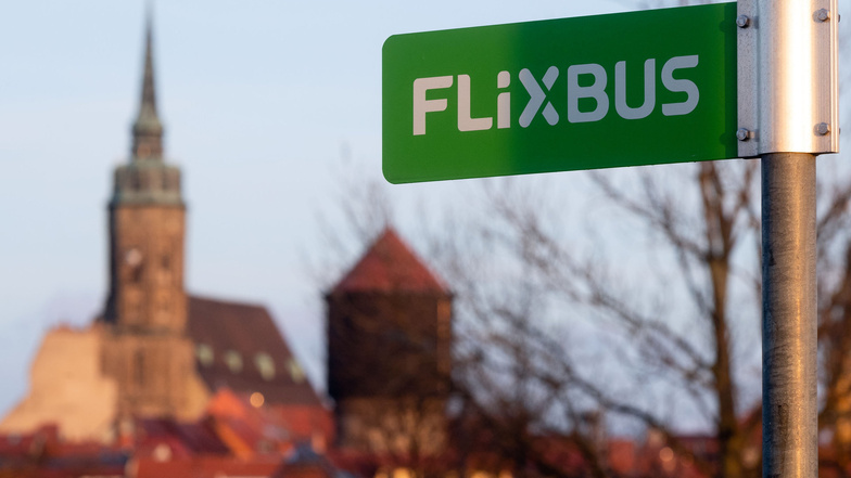 Das Busunternehmen Flixbus prüft derzeit, ob Haltestellen gestrichen werden. Dabei geht es auch um den Stopp in Bautzen.