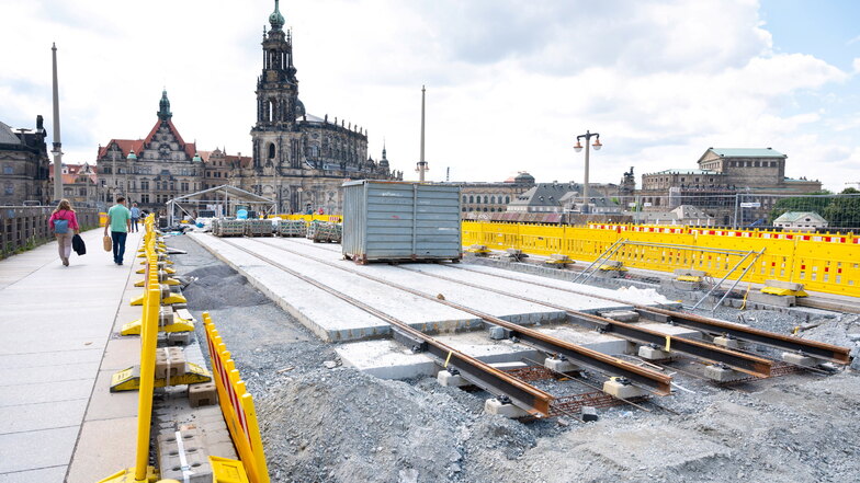 Ende des Jahres sollen auch wieder Straßenbahnen über die Dresdner Augustusbrücke.
