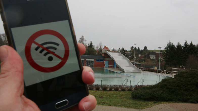 Im Freibad Gebersbach ist der Mobilfunkempfang schlecht. Um die Attraktivität des Bades zu erhöhen, arbeitet die Kommune daran, Wlan im Bad einzurichten.