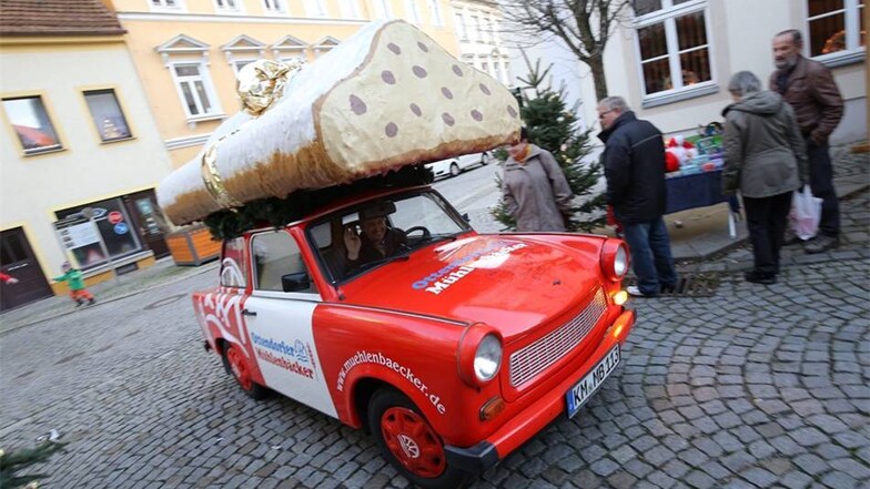 Kein Radeberger Weihnachtsmarkt ohne Riesenstollen! Seit einigen Jahren spendiert den der Mühlenbäcker aus Ottendorf-Okrilla.