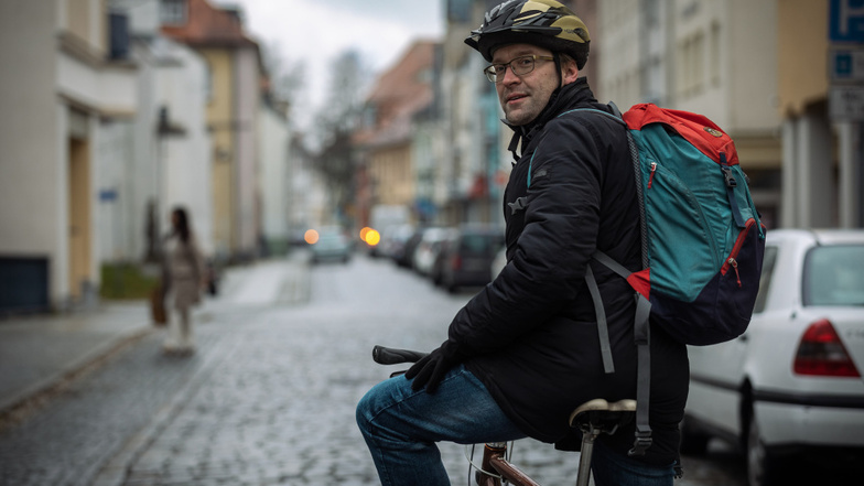 Marcel Pochanke, passionierter Radfahrer, machte den Alltagstest in Hoyerswerda - unter anderem in der Kirchstraße.