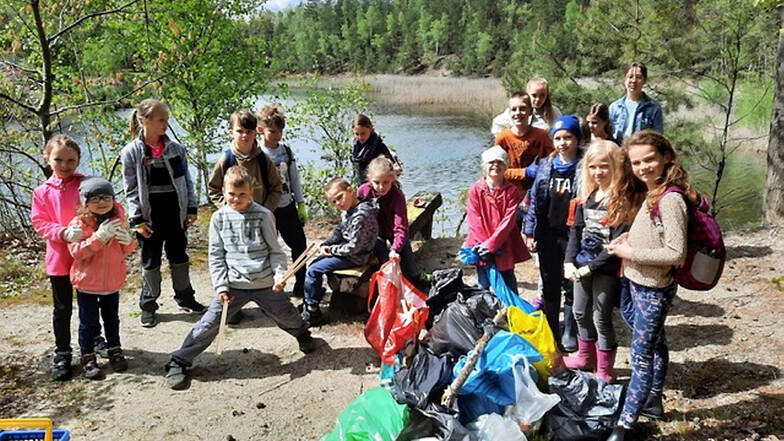 Am „Grünen See“ wurde von Erwachsenen und Kindern aus Bröthen/Michalken eine Müll-Sammelaktion gestartet. Eine ganze Menge kam dabei zusammen.