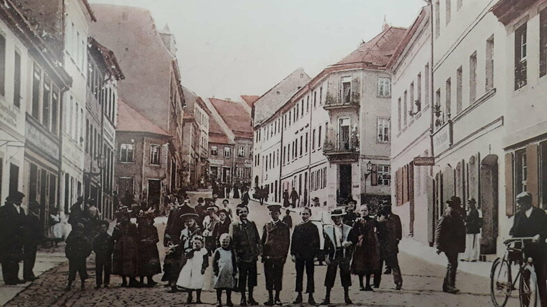 So sah die Bautzner Straße in Kamenz um 1920 aus, wie die historische Ansichtskarte zeigt.