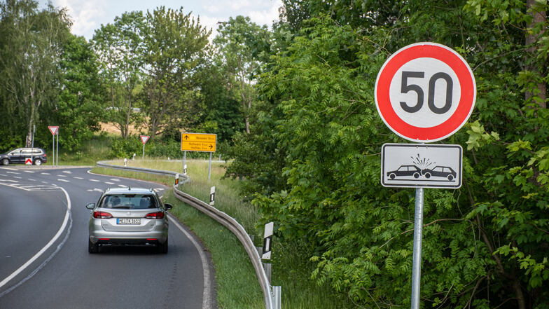 An dieser Kreuzung der B175 bei der Anschlussstelle Döbeln-Ost gilt seit Montag 50. Das hat die Polizei bereits am Dienstag überprüft.