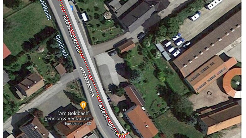 Die Wander-Baustelle in Großerkmannsdorf wird von einer Ampel geregelt - allerdings nur für die Fußgänger.