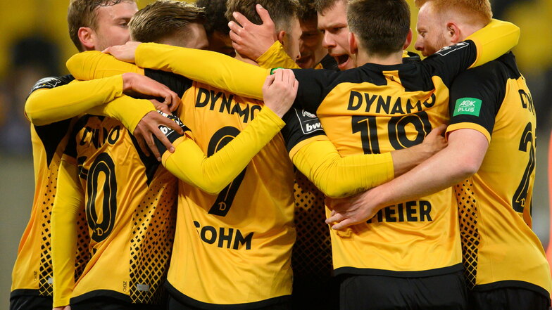 Zusammenstehen und zusammen aufsteigen - darum geht es jetzt bei Spitzenreiter Dynamo Dresden, auch am Sonntag im Spiel gegen den Tabellenletzten Unterhaching.