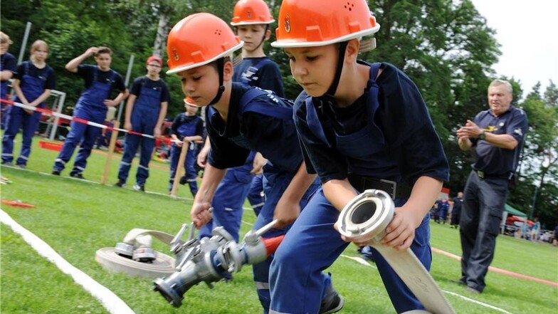 Altersklasse 8 bis 11 Jahre: Die Jugendfeuerwehr Trebendorf bei der Gruppenstafette.