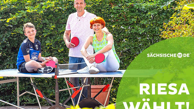 Abschalten an der Tischtennisplatte: Riesas amtierender Oberbürgermeister Marco Müller mit Sohn Arthur und Ehefrau Kathleen Kunze.