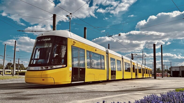 Die neue Generation Straßenbahnen für die Berliner Verkehrsbetriebe kommt aus Bautzen. Aktuell fährt die Nr. 1 im Testbetrieb durch die Bundeshauptstadt.