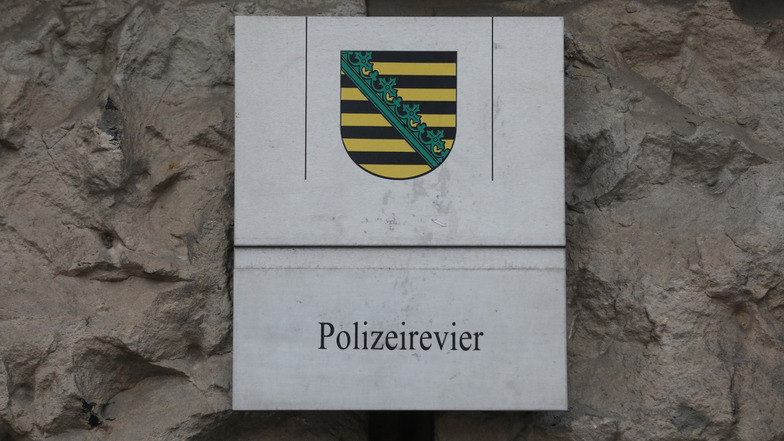 Polizeidienststellen in Sachsen werden immer öfter von privaten Sicherheitsdiensten bewacht.
