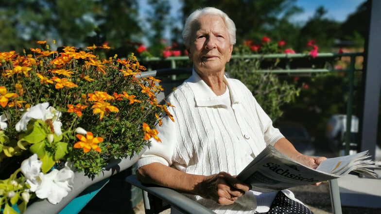 Elfriede Wilhelm feiert am 10. September ihren 100. Geburtstag. Die gebürtige Zwickauerin lebt seit 16 Jahren in Königsbrück. Und seit Januar im ASB-Pflegeheim. Die Seniorin ist geistig rege und fit.