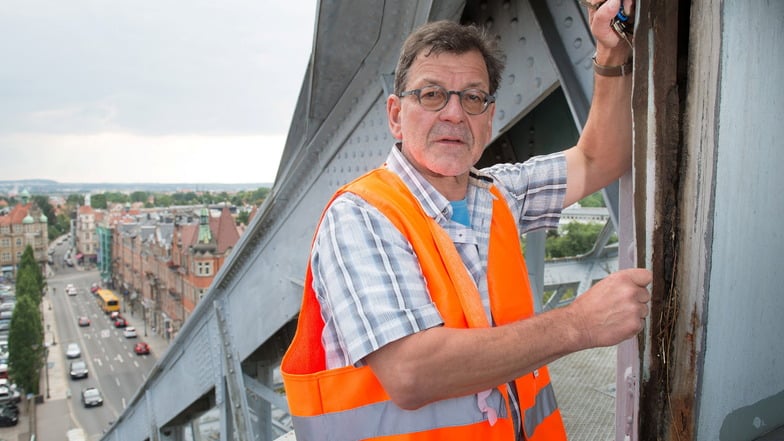 Reinhard Koettnitz war noch Chef des Straßenbauamtes, als dieses Bild auf dem Blauen Wunder entstand.