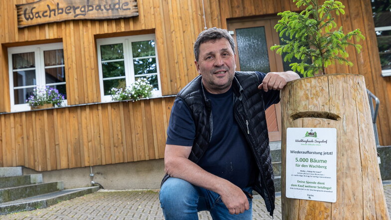 Arndt Rußig, Eigentümer der Wachbergbaude, hat die Spendenaktion "5.000 Bäume für den Wachberg" ins Leben gerufen.