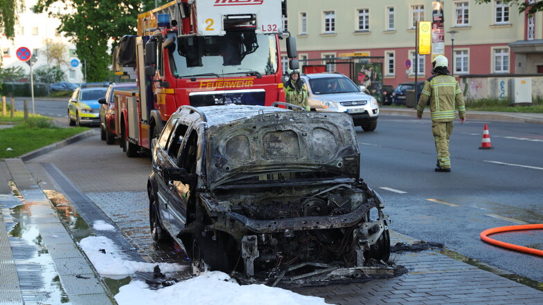 Am Montagmorgen ist ein Auto in Brand geraten. Die Feuerwehr konnte das Feuer löschen.