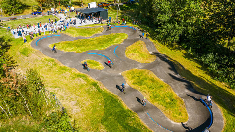 Mit Begeisterung haben die Bernsdorfer Biker und Scooter-Fahrer am 18. September vergangenen Jahres die Freizeitanlage „Bike & Chill“ in Besitz genommen.