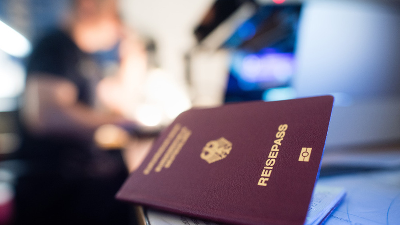 Auch für Deutsche ist es Pflicht, bei Reisen in ein anderes Land oder bei der Rückreise einen Pass dabeizuhaben.