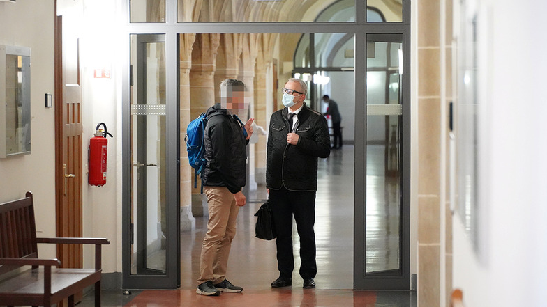Ein Polizist aus Bautzen ist am Montag wegen Geheimnisverrats zu 30 Tagessätzen à 50 Euro verurteilt worden.