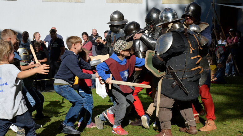 Die Jugend von heute gegen die alten Rittersleut': Am Wochenende ist im Schloss Burgk Mittelalterfest.