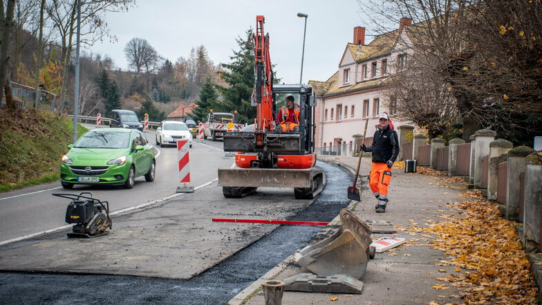 Für die Reparatur des Randstreifens der S34 am Ortsausgang von Roßwein in Richtung Etzdorf ist eine halbseitige Sperrung nötig.
