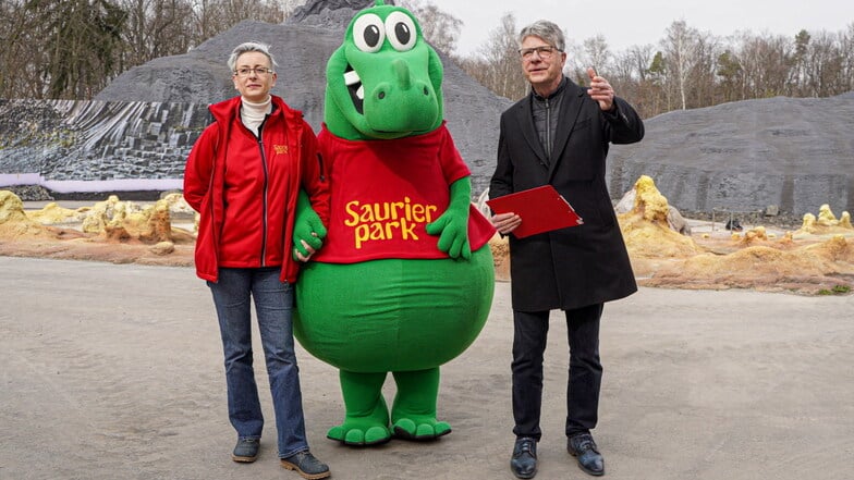 Was könnte es anderes sein als ein Saurier. Dieser wirbt für den Saurierpark in Kleinwelka bei Bautzen.