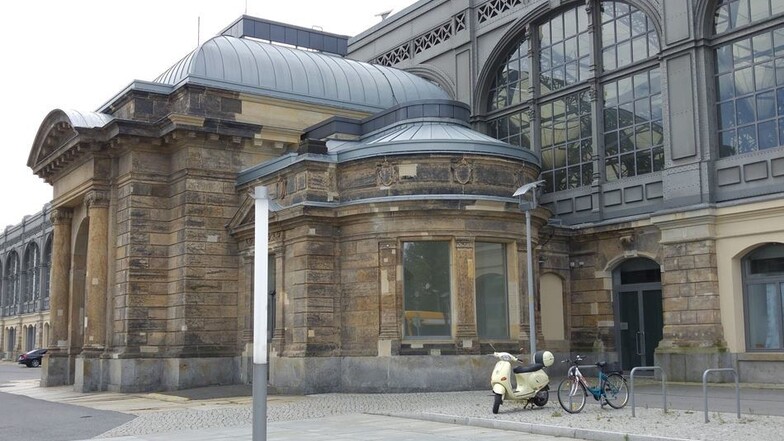 Kino am Hauptbahnhof
1956 wurde das Filmtheater im ehemaligen Eingang mit 170 Plätzen eröffnet. 2000 schloss es. 